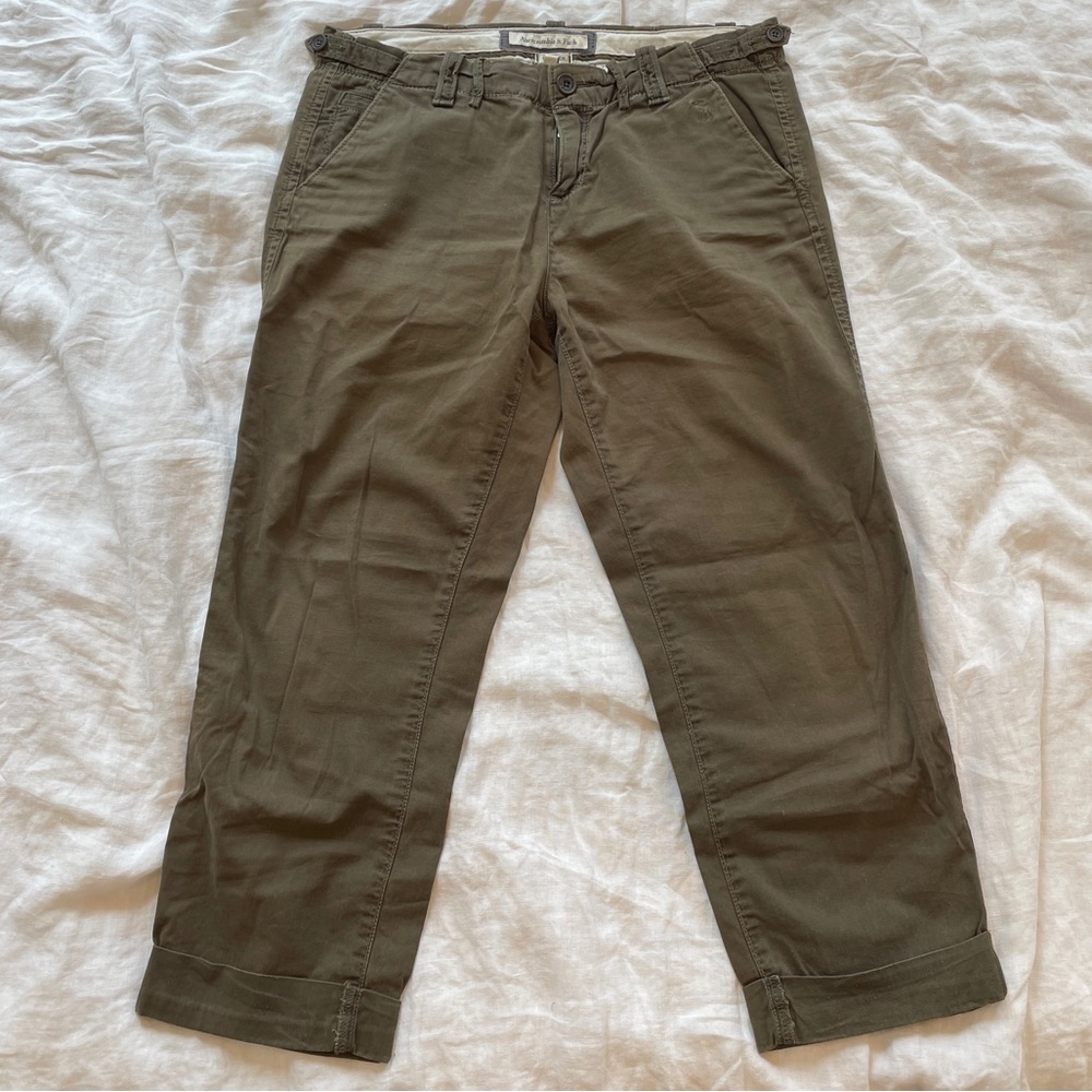 Abercrombie and Fitch Olive Green Cropped Chino Size 00